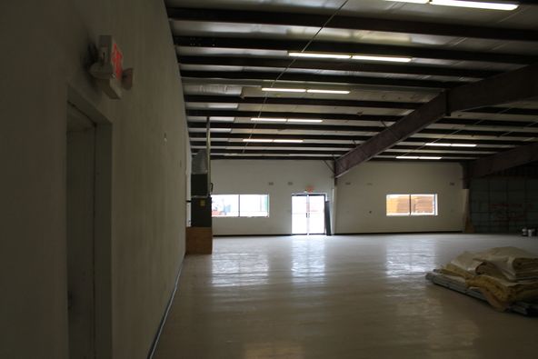 Retail/Industrial Showroom : 1020 Jim's Lane, Conway, AR 72032